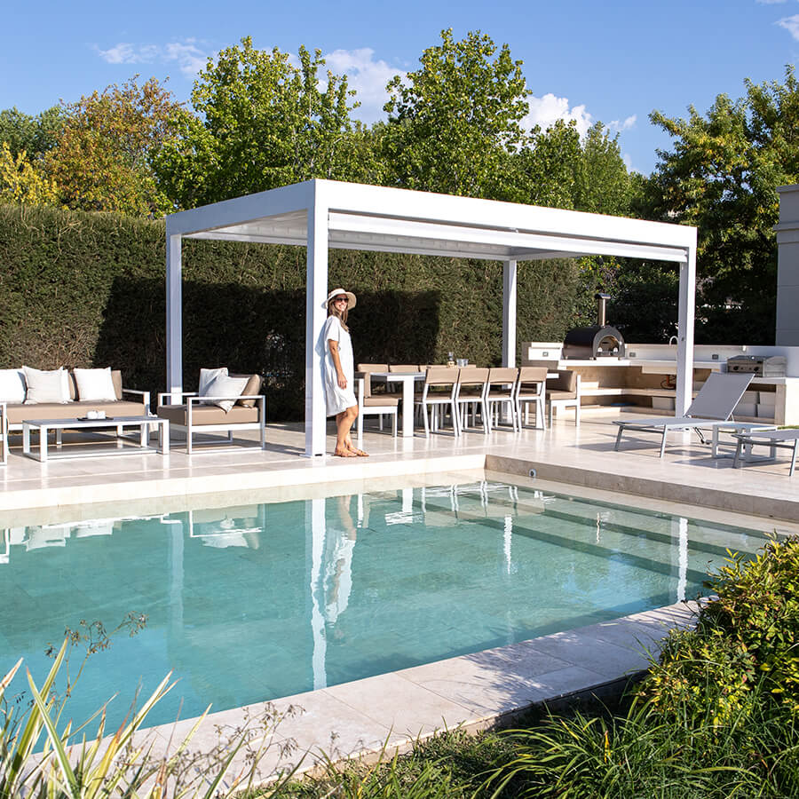 Pérgolas modernas y bioclimáticas con lamas basculantes de aluminio